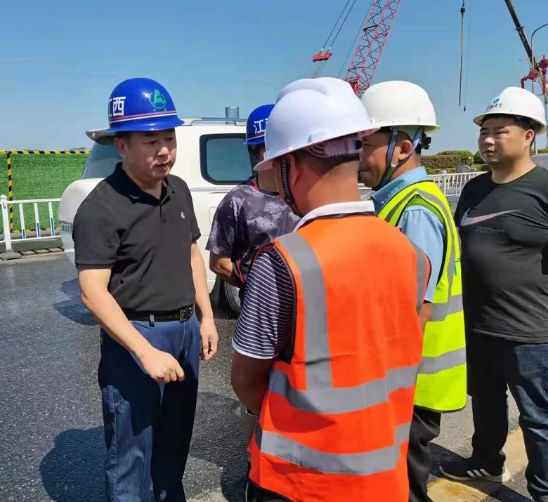 羅輝到沿江中北大道快速路改造工程、真君路隧道工程項目檢查工作